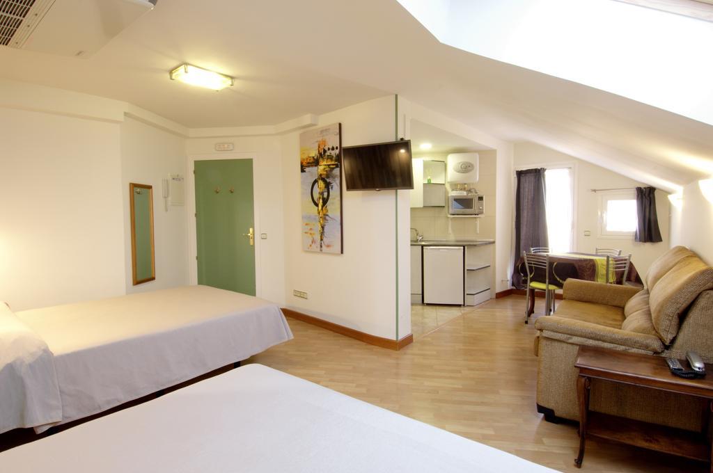 Hotel Apartamentos Aralso Segovia Exteriör bild