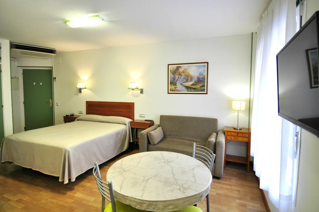 Hotel Apartamentos Aralso Segovia Exteriör bild