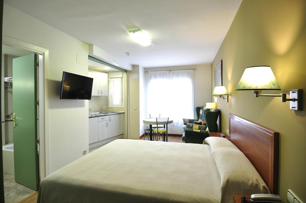 Hotel Apartamentos Aralso Segovia Exteriör bild