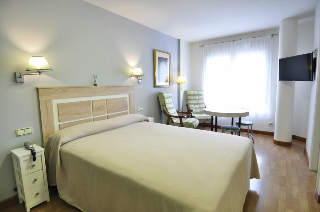 Hotel Apartamentos Aralso Segovia Exteriör bild