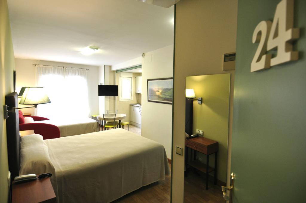 Hotel Apartamentos Aralso Segovia Exteriör bild