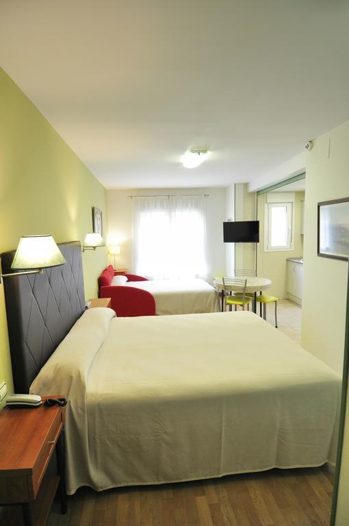Hotel Apartamentos Aralso Segovia Exteriör bild