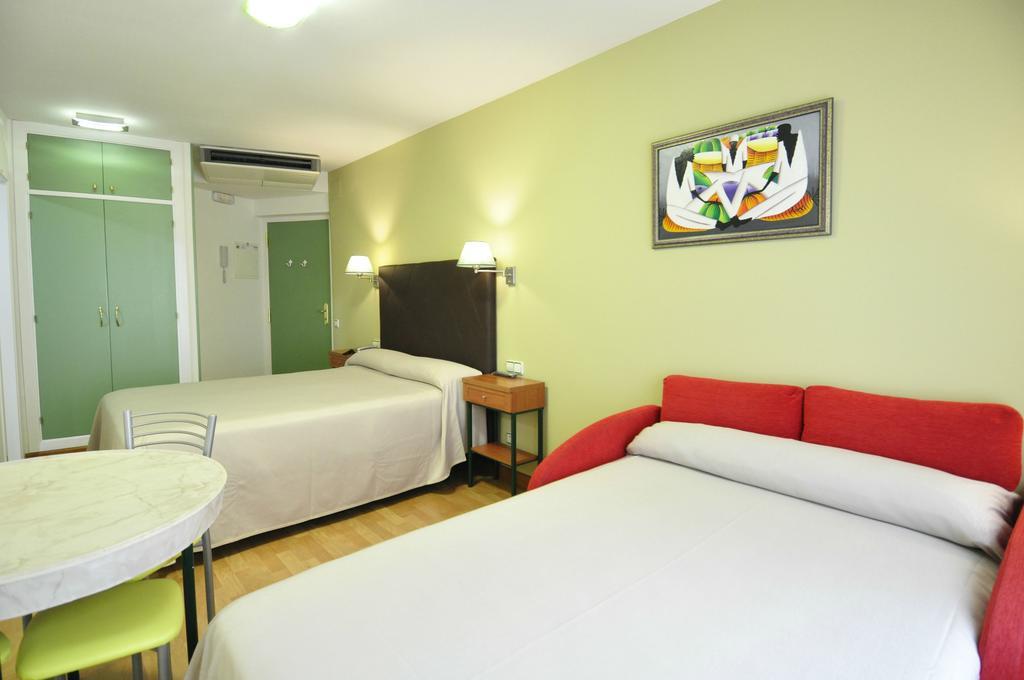 Hotel Apartamentos Aralso Segovia Exteriör bild