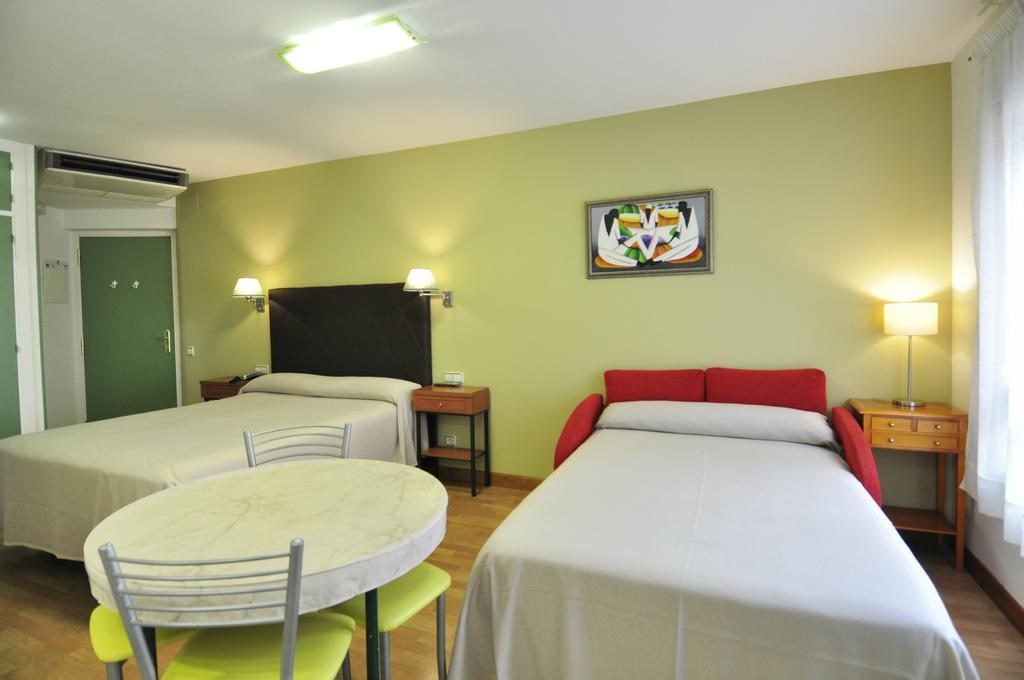 Hotel Apartamentos Aralso Segovia Exteriör bild