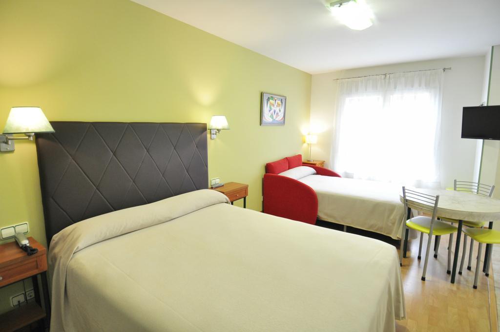 Hotel Apartamentos Aralso Segovia Exteriör bild